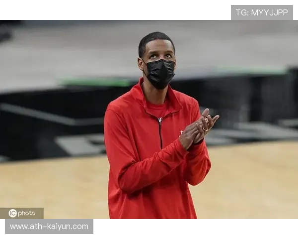 阳光队功勋教练怀特及五名首发离队，球队文化面临重塑