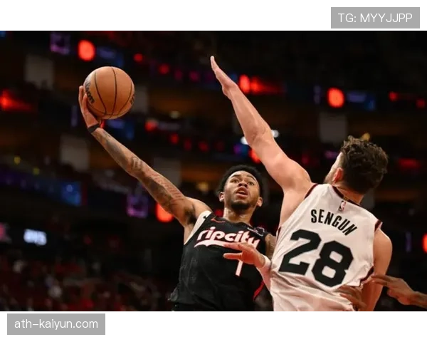 马刺爆冷击败掘金,全场坚持“对球施压、弱侧收缩”防守策略 马刺爆冷击败掘金,全场坚持“对球施压、弱侧收缩”防守策略