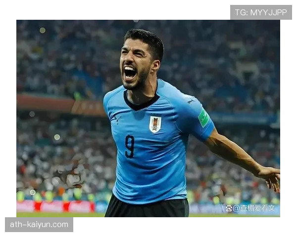 特写:阿尔梅里亚老将苏亚雷斯打入赛季首球后,指向看台上的家人 特写:阿尔梅里亚老将苏亚雷斯打入赛季首球后,指向看台上的家人