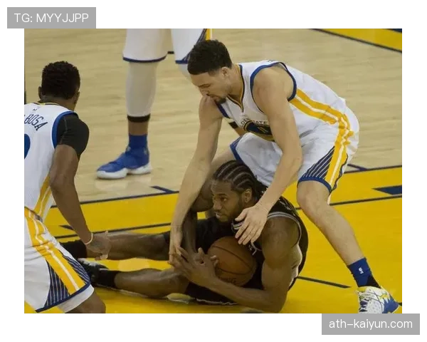 科莫前锋杰登·阿代跟腱伤势长期伤停，影响反击效率